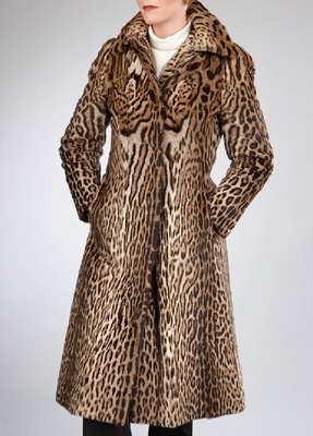 Ozelot Mantel, Gr. ca. 36, Leopardus pardalis, Label: M. Gleng Mannheim, gefertigt aus 14 Fellen, schwarzes Innenfutter, Rückenl. ca. 113 cm, CITES ...