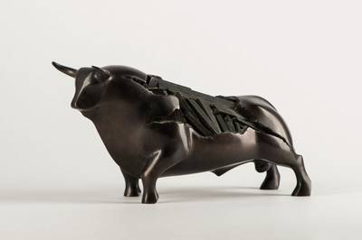 Carlos Garcia MUELA, 1936-2013, 2 Bronze- Skulpturen, Toro 1, 13x22x9 cm, sign. und nummeriert 30/50, Toro 2, 7x10x4cm, sign., Gießerstempel auf der ...