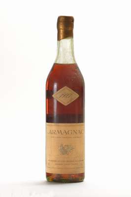 1 Flasche 1927 Chateau de Laubade Armagnac, 40 % Vol., unverkostet, ca. 70 cl, Abstand zwischen Kapsel und Armagnac: ca. 5 cm, Etikett l. gebräunt, ...