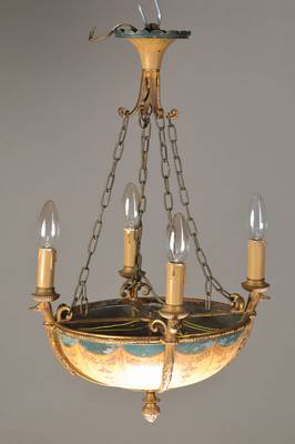Deckenlampe, nach klassizistischem Vorbild, 1.H.20.Jh., Messinggestell mit abgehängter, nach unten weisender Kubel, diese nach engl. Adam-Vorbild ...