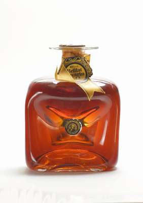 1 Flasche Brillat Savarin X.O Armagnac, 40 % Vol., ca. 70 cl, mit Originalwachssiegel und Originalbanderole, hier Flaschennummer: 3177, in ...