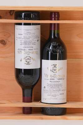 2 Flaschen 2000 Vega Sicilia Unico, Ribera del Duero, Flaschennummern: 83624, 83626, je ca. 75 cl, 14 % Vol, Füllstände: je ca. into neck, ...