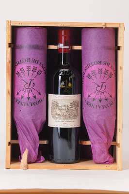 6 Flaschen 2005 Chateau Lafite Rothschild, Pauillac, Füllstände: je ca. into neck, je ca.75 cl, 13 % Vol., unverkostet, in der Originalholzkiste, ...