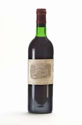 1 Flasche 1973 Chateau Lafite Rothschild, Pauillac, ca. 73 cl, Füllstand: ca. top shoulder, unverkostet, Etikett min. besch. undl. gebräunt, selten ...