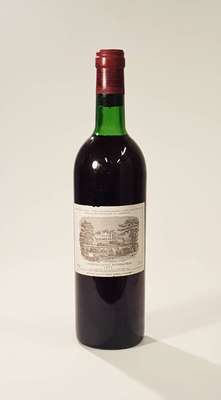 1 Flasche 1973 Chateau Lafite Rothschild, Pauillac, ca. 73 cl, Füllstand: ca. top shoulder, unverkostet, Etikett min. besch. undl. gebräunt, selten ...