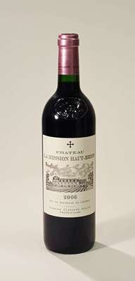 1 Flasche 2006 Chateau La Mission Haut Brion , Pessac Leognan, Domaine Clarence Dillon, 14,5 % Vol., ca. 75 cl, Füllstand: ca. into neck, ...