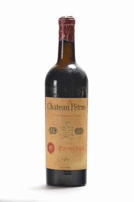1 Flasche 1937 Chateau Petrus, Pomerol, Premier des Grand Crus, ca. 75 cl, unverkostet, Füllstand: ca. upper mid shoulder, Etikett l. gebräunt, ...
