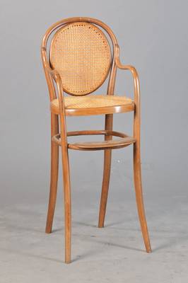 Kinderhochstuhl, wohl Thonet, frühes 20.Jh., Nr. 12.081 mit Fußstütze, Rattangeflecht intakt, Bugholz, ideal für z.B. Puppen, kein Klebeetikett, ...