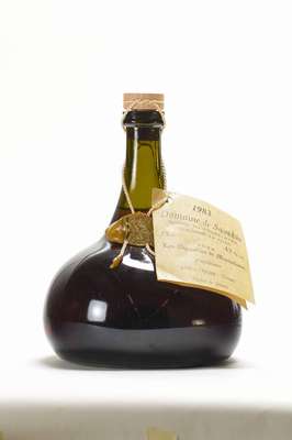 1 Flasche 1983 Domaine de Saoubis Bas Armagnac, Les Vignobles de Mandelaere, ca. 75 cl, ca. 42 % Vol., Abstand zwischen Korken und Armagnac: ca. 3,5 ...