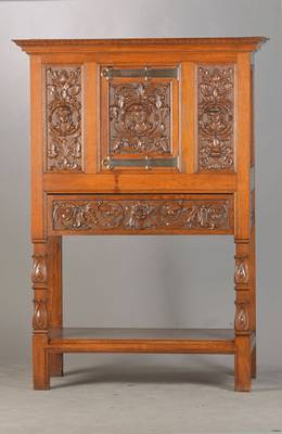 Stollenschrank, deutsch, um 1880, Eiche massiv, 1-türig u. 1-schübig, Stollenbau mit unterer Ablage, halbplastische Portraits u. Fratzen sowie ...