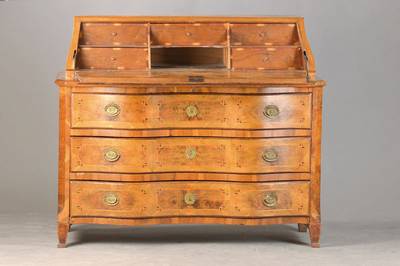 Barocker Schrägklappensekretär, Schweiz, um 1770, Nussbaumfurnier mit Wurzelnussfeldern, gespiegelt verlegt, Band- u. Fadenintarsien, Kommode ...