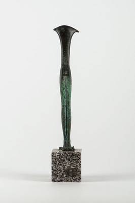 Laszlo Taubert, geb. 1966, erotische Bronzeskulptur, signiert mit Fingerabdruck, aus 1994, H. 25,5 cm, inkl. Sockel H. 32 cm