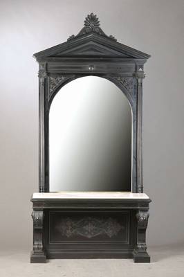 Geschwärzter Prunkspiegel mit Konsole, deutsch, um 1870/80, Eiche geschwärzt, Konsole mit weißer Marmorplatte, Spiegel mit bekröntem Spitzgiebel, ...