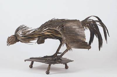 Fernando Crespo, geb. 1953 Cochabamba/ Bolivien, Kampfhahn, Metallskulptur, ca. 32x71cm, Siegel auf Sockel Inschrift: Memoria al artista F. Crespo, ...
