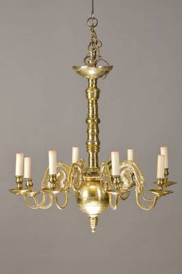 Barockleuchter, Niederlande, um 1760, Messinggestell, Innen hohl für ehemalige Gaszufuhr, 8 ausgeschweifte, z.T. als Pferde ausgearbeitete Arme mit ...