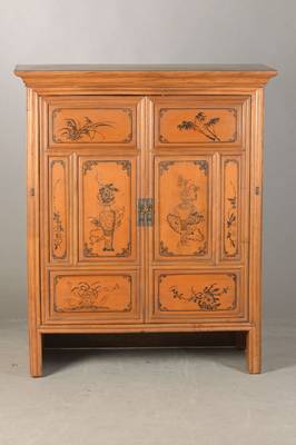 Vielzweckschrank, um 1880/1900, auf Rahmen gearbeitet, 2-türig, Innen 2 Schübe, chinoserieartige Lackmalerei, Alterssp., ca. 125x103x54 cm