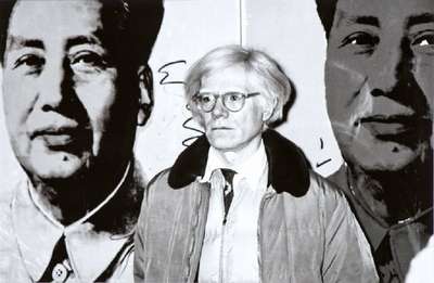 Günter Habermann, Andy Warhol am 14.11.1980 in der Galerie Behr, Stuttgart, Silbergelatine-Abzug, verso sign., beschriftet, ca. 20,5x30,5 cm, PP