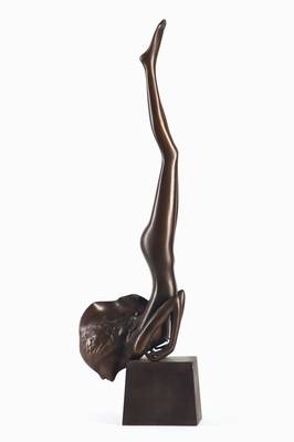 Bruno Bruni, geb. 1935 Gradara, Il Volo - Der Flug, Bronzeskulptur mit dunkelbrauner Patina, sign., num. 3/250, Gießerstempel Venturi Arte, H. 62 cm