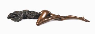 Bruno Bruni, geb. 1935 Gradara, Venus sdraiata, Bronzeskulptur mit goldener und dunkelbrauner Patina, sign., num. 115/1000, L. 80 cm