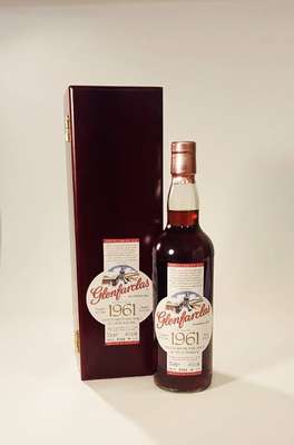 1 Flasche 1961 Glenfarclas Single Highland Malt 45 years old, ca. 70 cl, 46 % Vol., Abstand zwischen Kapsel und Whisky: ca. 3 cm, unverkostet, reifte ...
