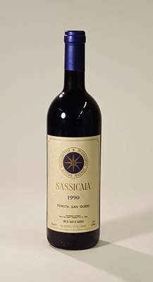 1 Flasche 1990 Tenuta San Guido Sassicaia, ca. 75 cl, 12,5 % Vol., unverkostet, Füllstand: ca. top shoulder, Etikett l. beschmutzt, guter ...