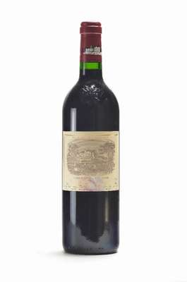 1 Flasche Chateau Lafite Rothschild, Pauillac, ca. 75 cl, 13 % Vol., Füllstand: ca.into neck, Etikett besch., Jahrgang nicht entzifferbar, aber sehr ...