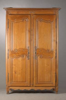 Lothringer Barockschrank, um 1770/80, Eiche massiv, 2-türig, geschwungene Türfüllungen mit Voluten, Innen 3 sek. Einlegeböden, altes ...