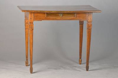 Salontisch, süddeutsch, südwestdeutsch, um 1780/90, Nussbaum und Kirschbaum massiv, schöne kannelierte Beine, min. Alterserscheinungen ...