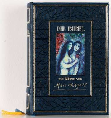 Die Bibel illustriert von Marc Chagall, Pattloch Verlag, 1990, Ledereinband mit Gold-,Blind- und Farbprägung, dreiseitiger Goldschnitt, mit ...