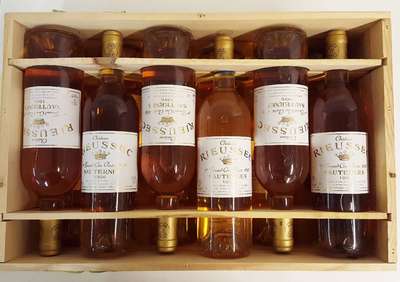 12 Flaschen 1996 Chateau Rieussec, Domaines Barons de Rothschild, Sauternes, 14 % Vol., ca. 75 cl, Premier Grand Cru Classe, Füllstände:je ca. top ...