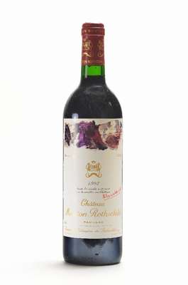 2 Flaschen 1992 Chateau Mouton Rothschild, Pauillac, Premier Cru Classe, Künstleretikett:Per Kirkeby, je ca. 75 cl, 12,5 %, Füllstände:je ca. into ...