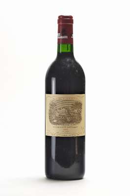 2 Flaschen 1992 Chateau Lafite Rothschild, Pauillac, je ca. 75 cl, 12,5 % Vol., unverkostet, Füllstände: je ca. into neck, sammelwürdig, selten im ...