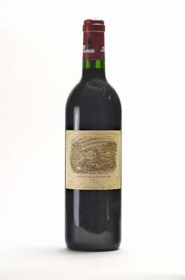 1 Flasche 1992 Chateau Lafite Rothschild, Pauillac, ca. 75 cl, 12,5 % Vol., Füllstand: ca. into neck, unverkostet, in sehr gutem Erhaltungszustand, ...