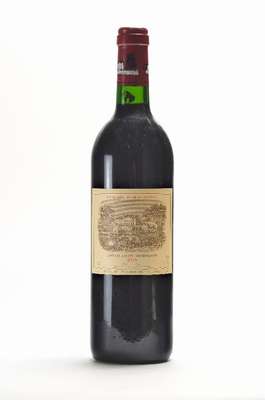 1 Flasche 1993 Chateau Lafite Rothschild, Pauillac, ca. 75 cl, 12,5 % Vol., Füllstand: ca. into neck, sammelwürdig, unverkostet, sehr guter ...
