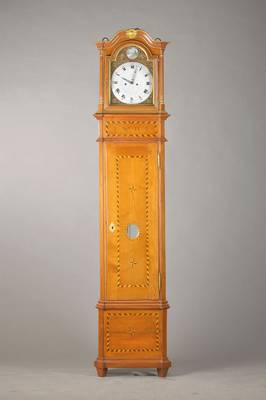 Bergische Standuhr, um 1800, urspr. als Uhrenkopf (noch mit den alten orig. Aufhängeösen) in späterer Zeit dazugearbeiteter stilechter Unterbau, ...