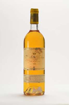 1 Flasche 1985 Chateau d'Yquem, Sauternes, je ca. 75 cl, Füllstand: ca. top shoulder, unverkostet, Etikett beschmutzt, selten im Angebot, ...