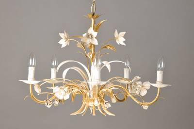 Deckenlampe im Blumendekor, deutsch, 60/70er Jahre, Metall, 5 Brennstellen, Elektrifizierung nicht geprüft, H. ca. 120 cm, D. ca. 70 cm,