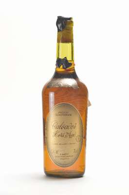 1 Flasche 1939 E. Patry Calvados Hors D'Age, ca. 70 cl, 42 % Vol., unverkostet, Abstand zwischen Korken und Calvados: ca. 3,9 cm, Wachssiegel ...