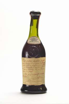 1 Flasche 1949 Nogaro Hors D'Age, 40 % Vol., ca. 75 cl, unverkostet, guter Erhaltungszustand, Etikett l. gebräunt, aber in gutem Zustand, mit ...