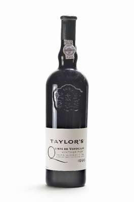 3 Flaschen 1996 Taylor's Vintage Port, je ca. 75 cl, 20,5 % Vol., 1998 in die Flasche abgefüllt, Füllstand ca. into neck, guter ...