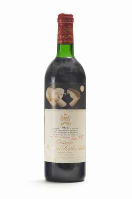 1 Flasche 1986 Chateau Mouton Rothschild, Pauillac, Premier Cru Classe, Künstleretikett:Bernard Sejourne, ca. 75 cl, Füllstand: ca. top shoulder, ...