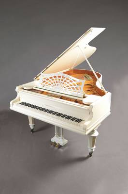 Stutzflügel, Bechstein, Nr. 81930, Baujahr wohl 1905-1907, Mahagonigehäuse weiß gelackt, um 1994 aufwändig rest., ca. 100x150x200 cm , Belege ...