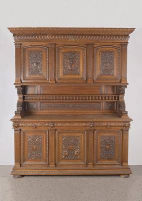 Übergroßes Prunkaufsatzbuffet, deutsch, um 1870-80, Nussbaum auf Eichekorpus, Unterteil 3-türig, 3-schübig, Aufsatz auch 3-türig, Türfüllungen ...