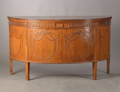 Demi-Lune-Halbschrank, wohl Frankreich, um 1910, Mahagoni furniert u. massiv, 2-türig, klassizistische Motive wie Girlanden, Schleifen, ...