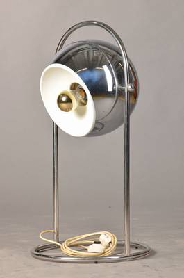 Kleine Stehlampe, 80er Jahre, verchromt, 1 Brennstelle, Elektrifizierung nicht geprüft, H. ca. 72 cm