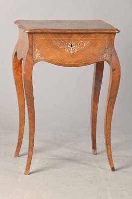 Beistelltischchen, wohl Frankreich, um 1850/60, feinstes Palisanderfurnier mit Zinn-Intarsien in Arabesker Form, 1-schübig, 4 elegant geschweifte ...
