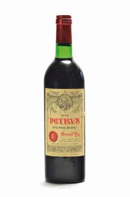 1 Flasche 1979 Petrus Pomerol, Füllstand: ca. top shoulder, ca. 75 cl, unverkostet, seltenim Angebot, sammelwürdig, Etikett seitlich an einer ...