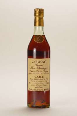 1 Flasche Pierre Seguinot & Fils V.S.O.P. Cognac, Premier Cru du Cognac, ca. 70 cl, 40 % Vol., Abstand zwischen Kapsel und Cognac: ca. 2 cm, ...
