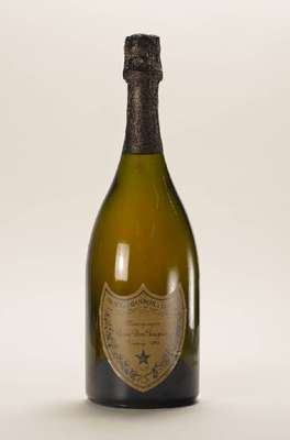 1 Flasche 1983 Moet et Chandon Dom Perignon,Champagne, Brut, 12,5 % Vol., ca. 75 cl, Abstand zwischen Flaschenboden und Champagner:ca. 2 cm, ...