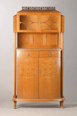 Zierschrank, Kehrer & Söhne, München, um 1905/06, Mahagoni, 4-türig, 2-schübig, 2 Türen verglast u. elegant versproßt, seitl. je 4-facher ...